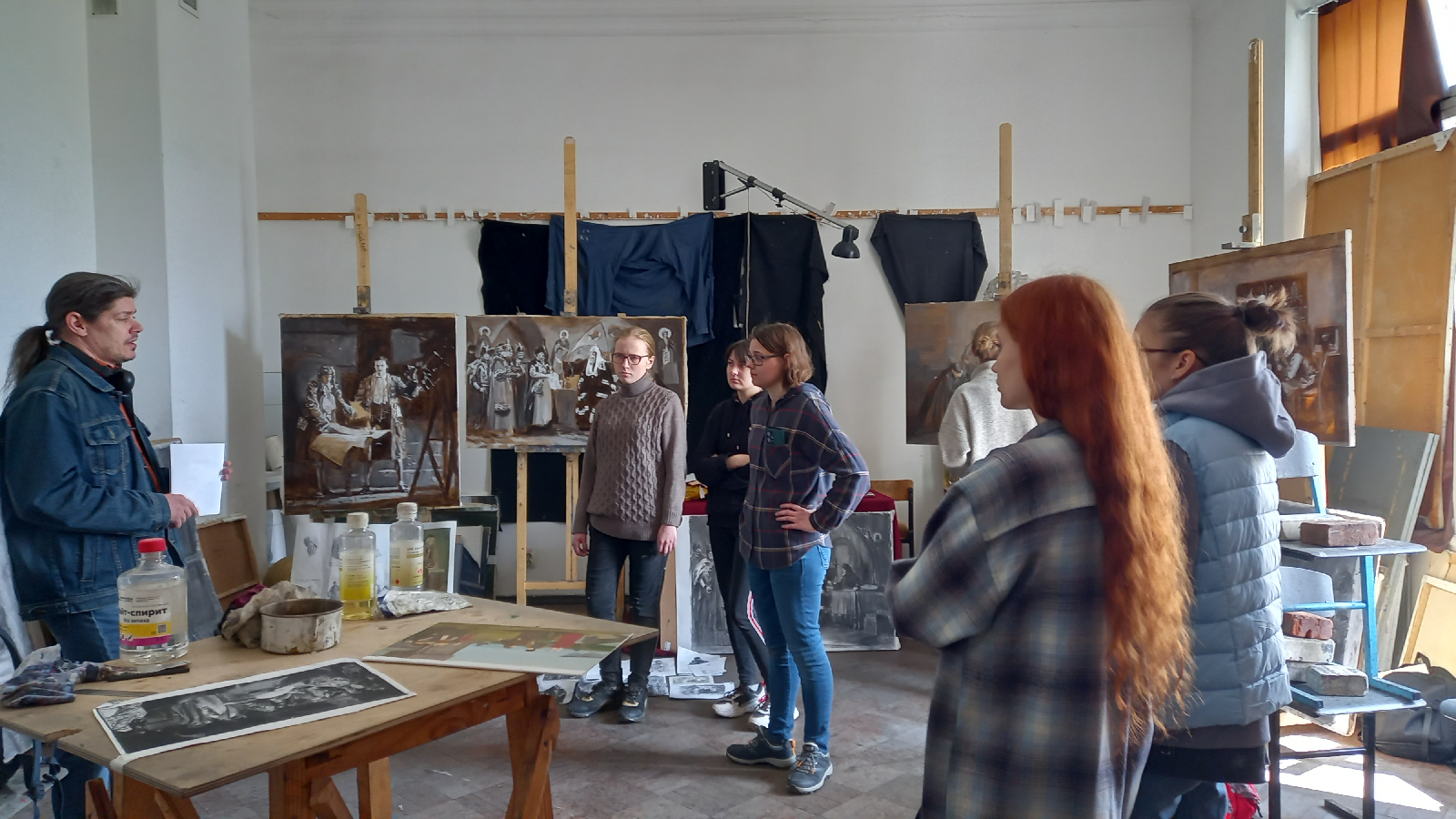 Профориентационная работа 16 мая 2024 года со студентами выпускного курса Пензенского художественного училища им. К.А. Савицкого.